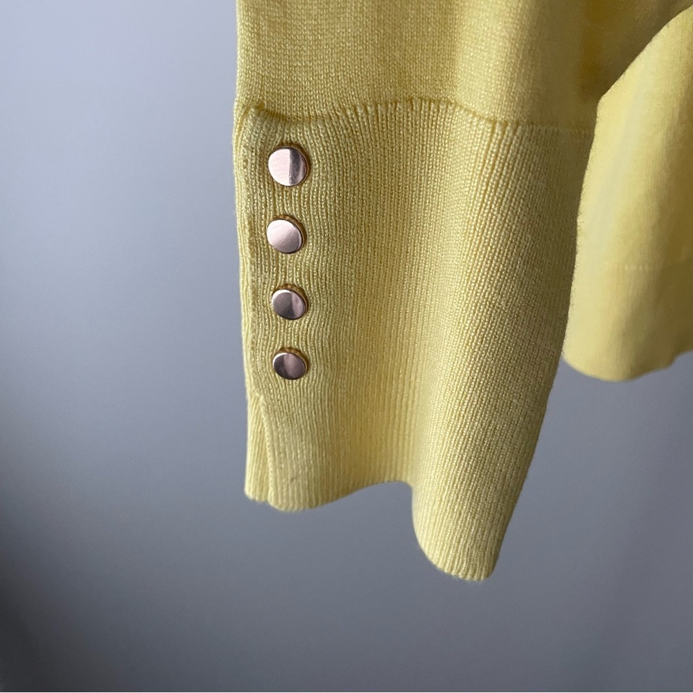 Cleo Yellow Button Down Vneck Knit Cardigan Sweater Gold Buttons Size XL Womens - Picture 4 of 8
